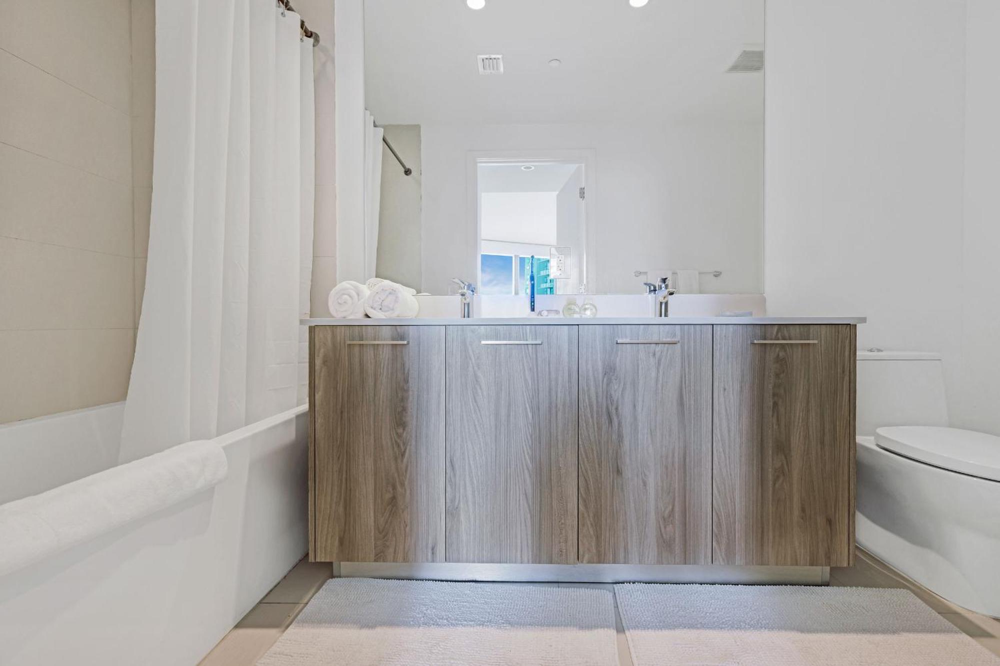 Apartment Exclusive One-bedroom High-rise In *