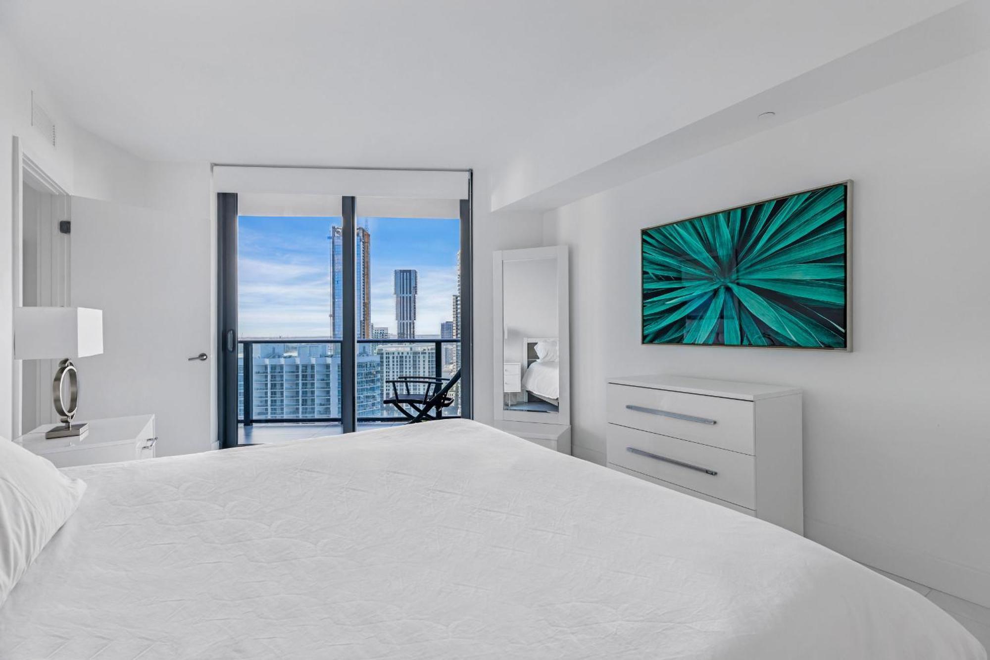 Exclusive One-bedroom High-rise In Apartment *
