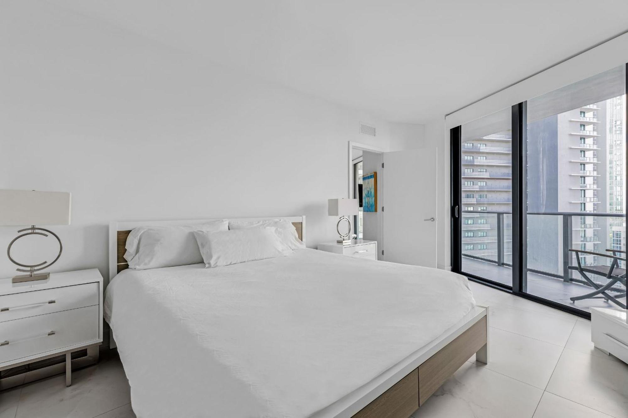 Apartment Exclusive One-bedroom High-rise In Miami