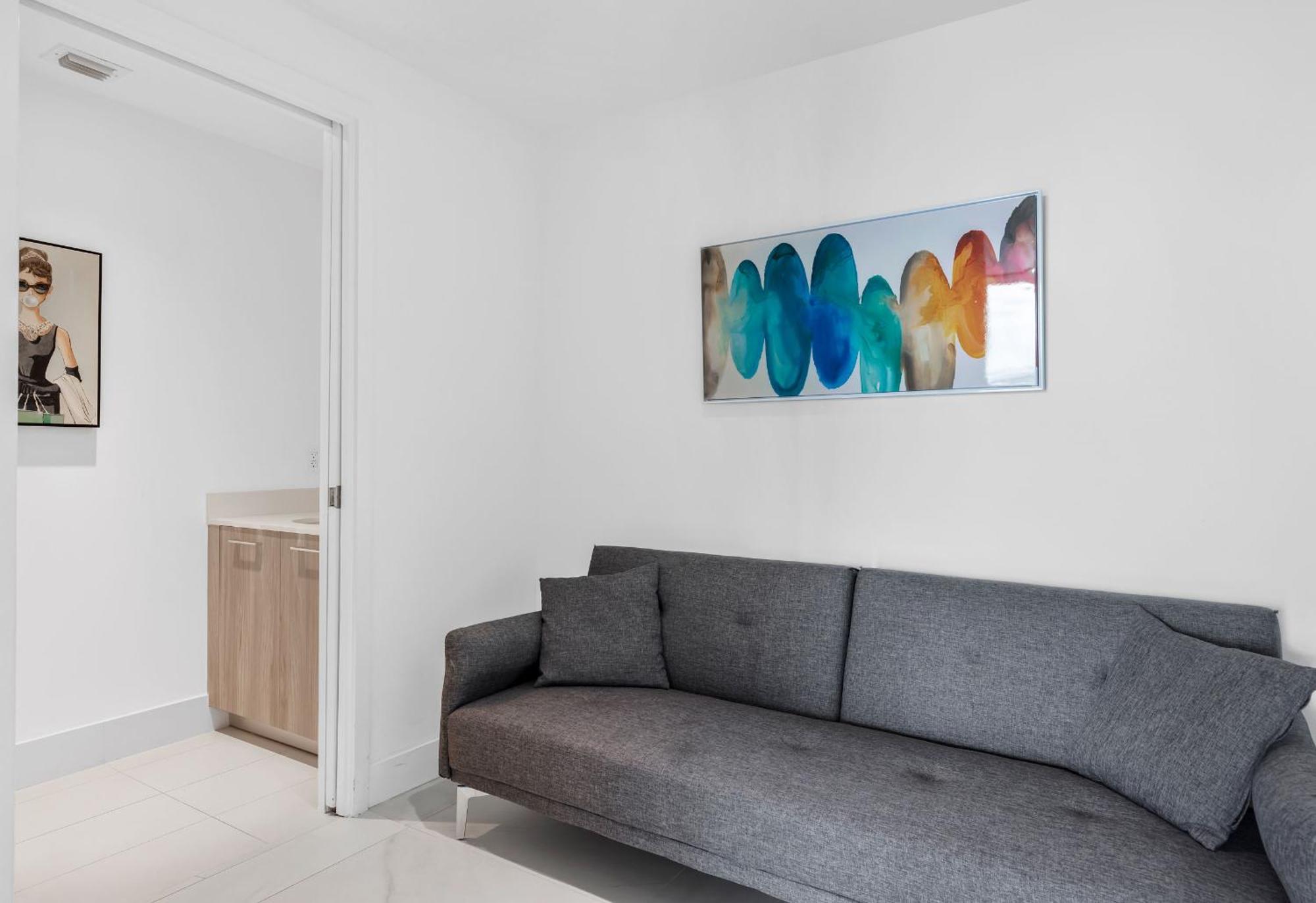 Exclusive One-bedroom High-rise In
