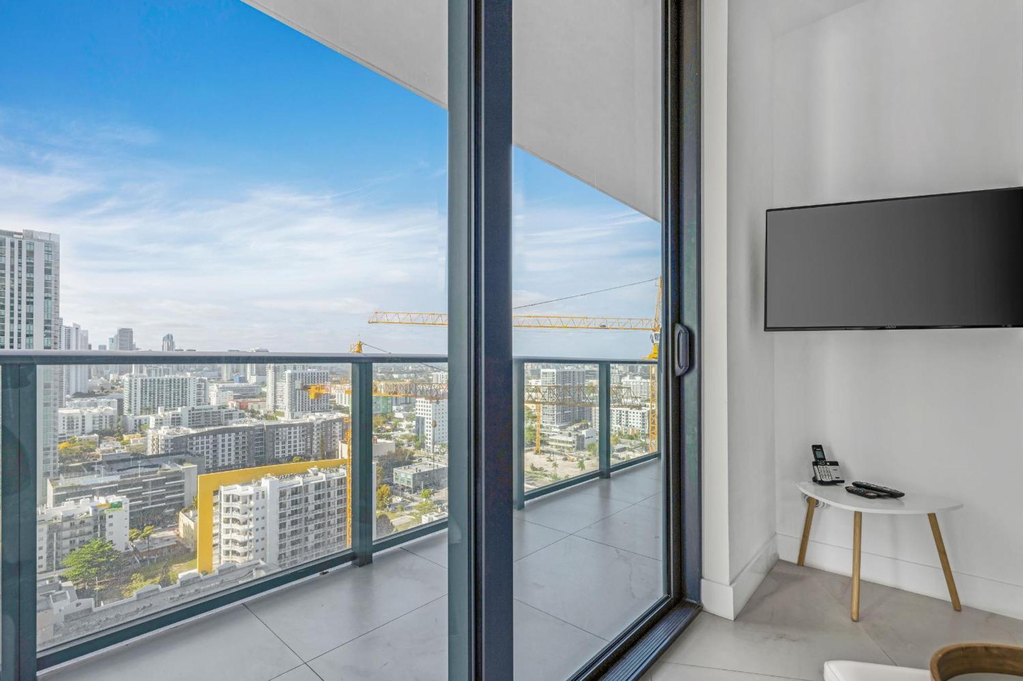 Apartment Exclusive One-bedroom High-rise In *