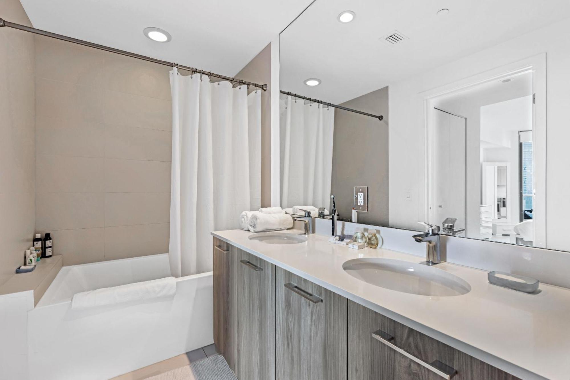 Exclusive One-bedroom High-rise In Apartment
