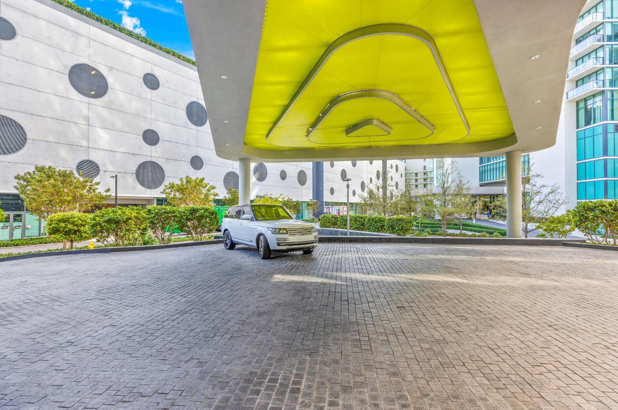 Exclusive One-bedroom High-rise In * Miami